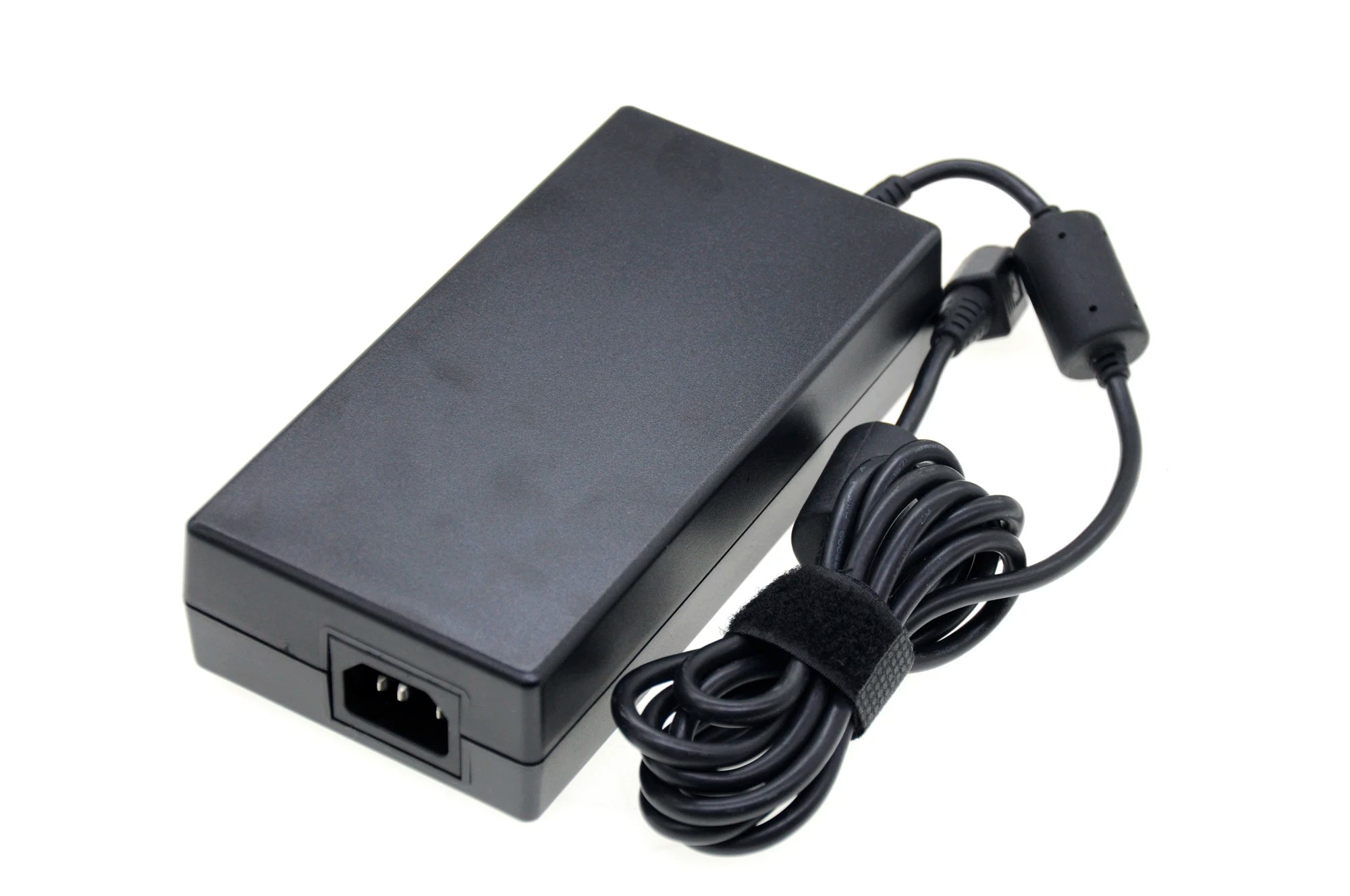 Genuine PA-1181-02 PA3546E-1AC3 Power Supply for Toshiba X770 X775 QOSMIO X70 X75 X875 TOSHIBA TECRA W50-079 W50-A1510 adapter