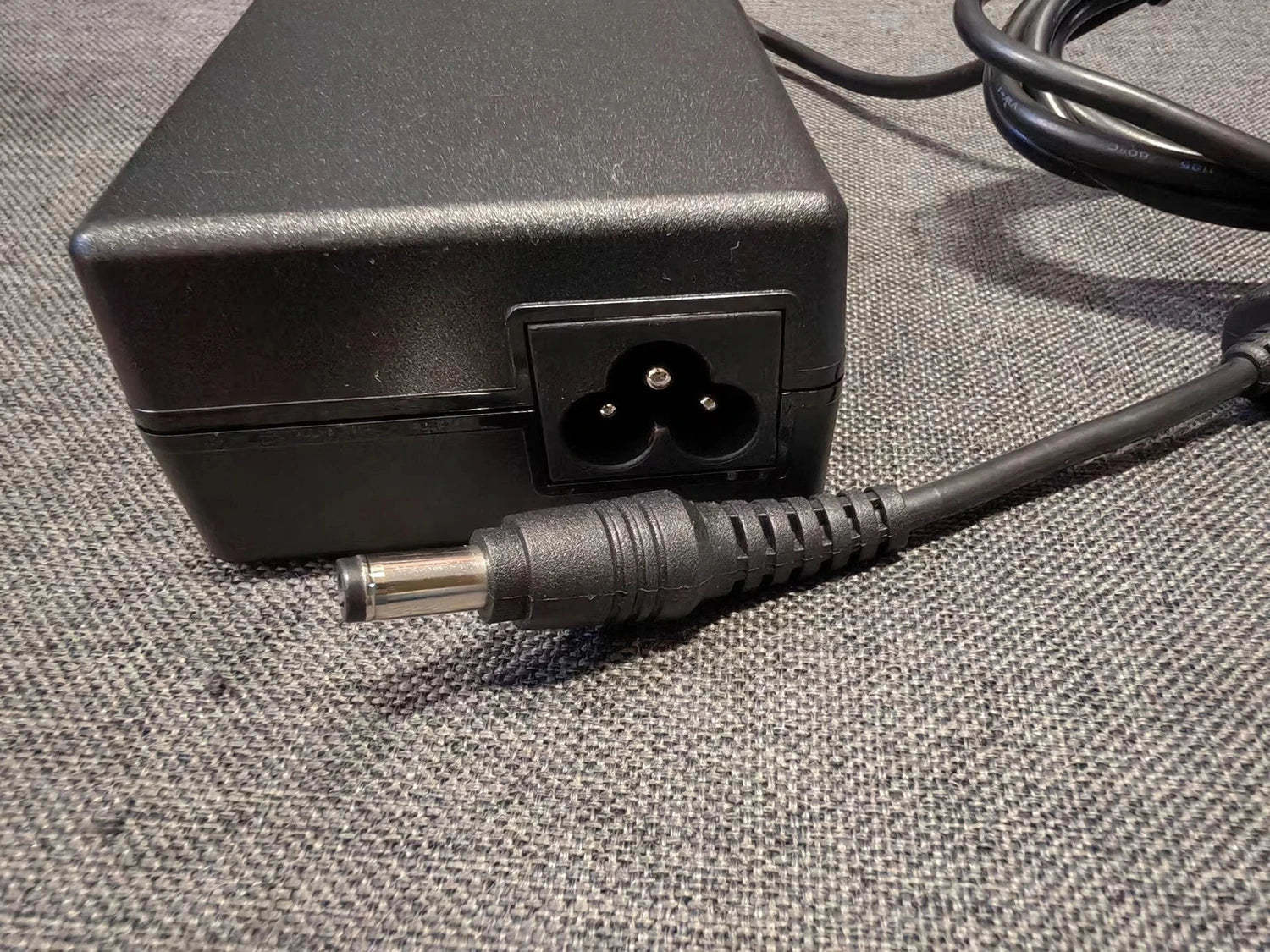 Genuine ADC027 AcBel 19V 6.32A 120W AC Adapter Charger For Laptop Power Supply